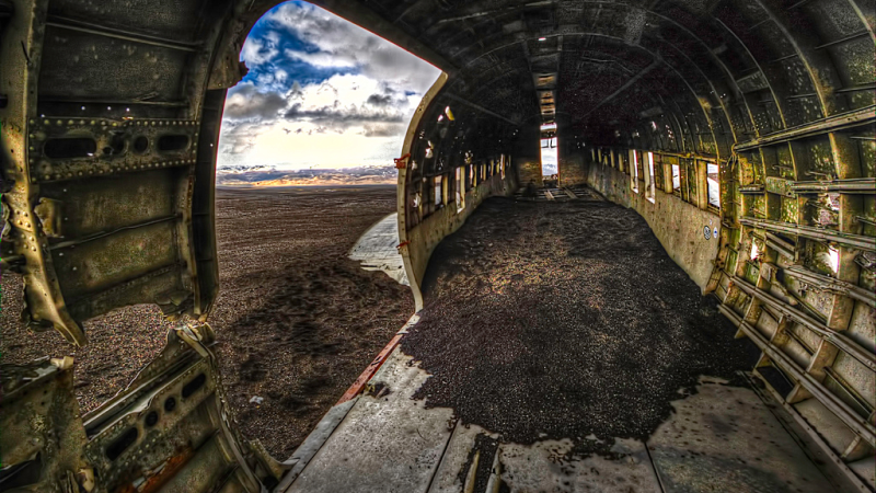Illustration for article titled Haunting Photos Of A Plane Crash Untouched For 40 Years